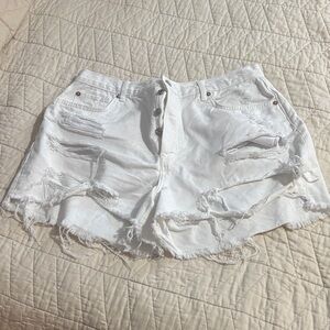 We The Free White Distressed Jean Shorts NWOT Size 32